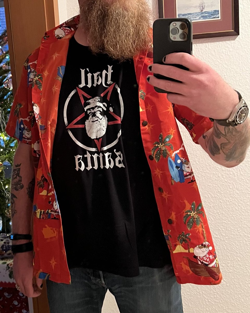 Frohe Weihnachten und Hail Santa! �