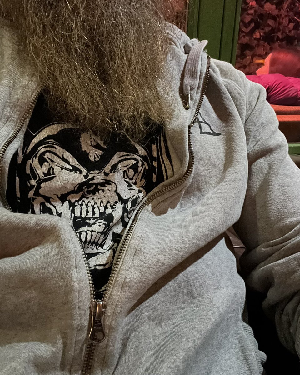 #bandshirtfriday ist ja auch! 🍻 