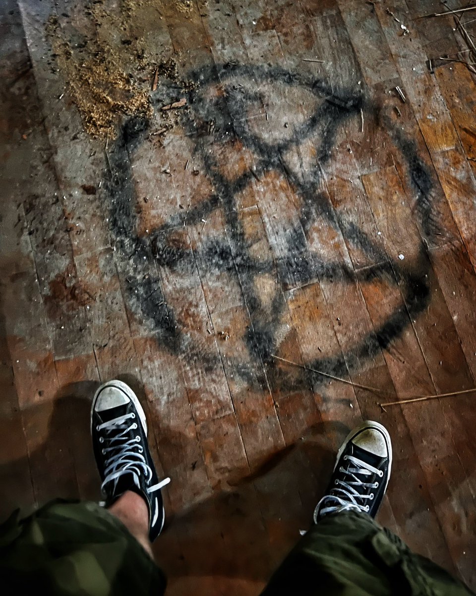 Found a nice cabin in the woods, lo